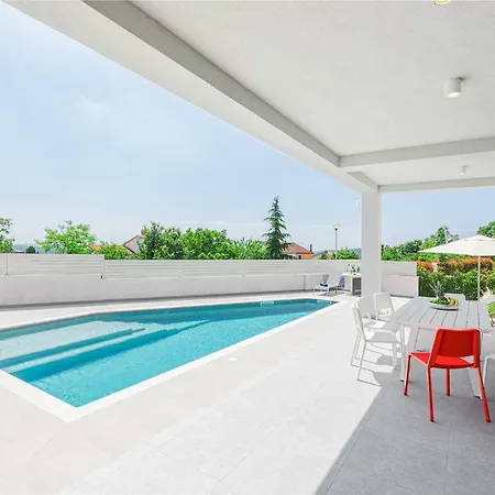 Anni Villa Porec